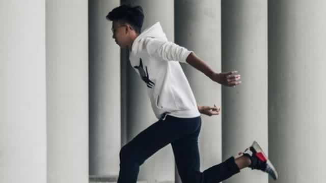 An Urban Outfitters Co-President Sold Over 11,000 Company Shares. Is the Stock a Buy or Sell?