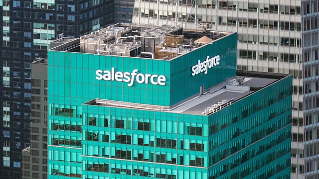 Can CRM's Record Cash Generation Support Robust Shareholder Returns?
