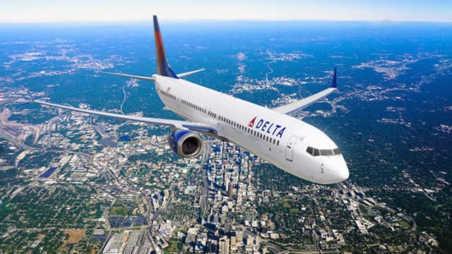Boeing's new order bookings surge in April