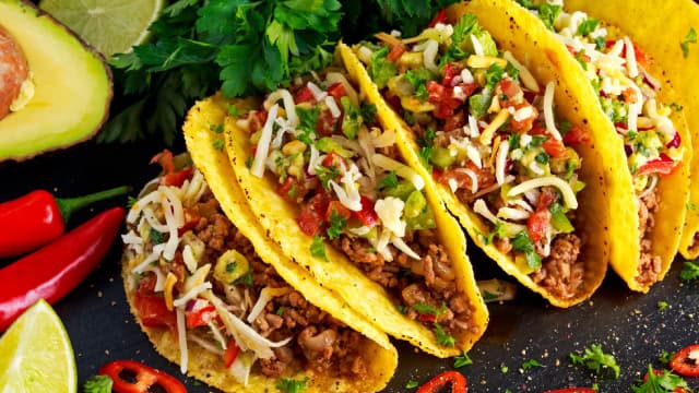 Bloomin' Brands (BLMN) Q4 Earnings Top Estimates