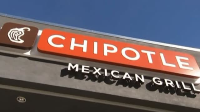 Chipotle Stock Extends Slide After CDC Links Salmonella Outbreak to Jalapeños