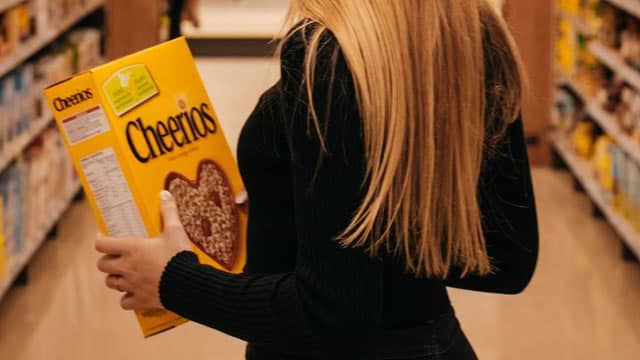 Dow Falls 100 Points; General Mills Posts Upbeat Q1 Earnings